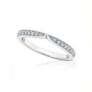“Soft Vow” V-Shaped Diamond Band